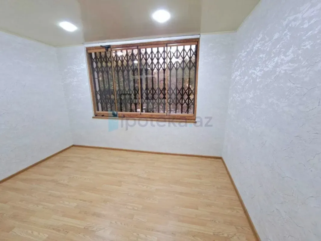Satılır 4 otaqlı köhnə tikili 80 m²
