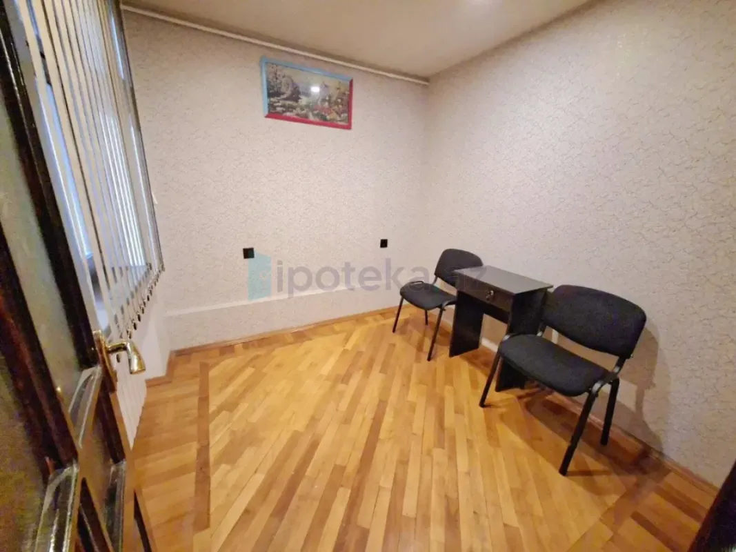 Satılır 4 otaqlı köhnə tikili 80 m²