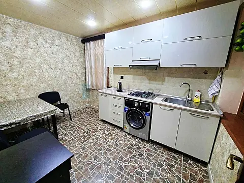 Satılır 4 otaqlı köhnə tikili 80 m²