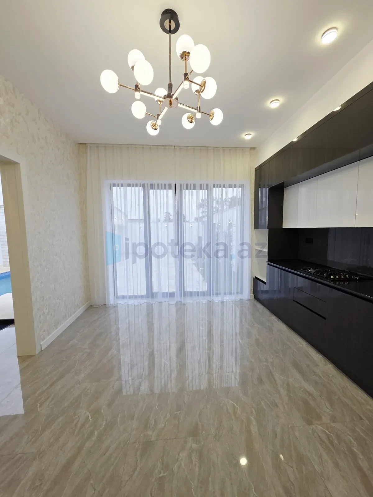 Satılır 4 otaqlı mənzil 170 m²