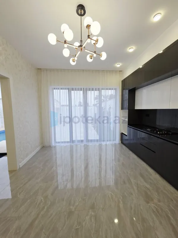 Satılır 4 otaqlı mənzil 170 m²