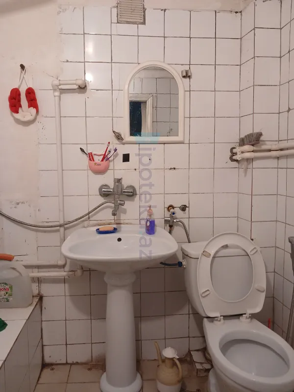Satılır 3 otaqlı köhnə tikili 64 m²