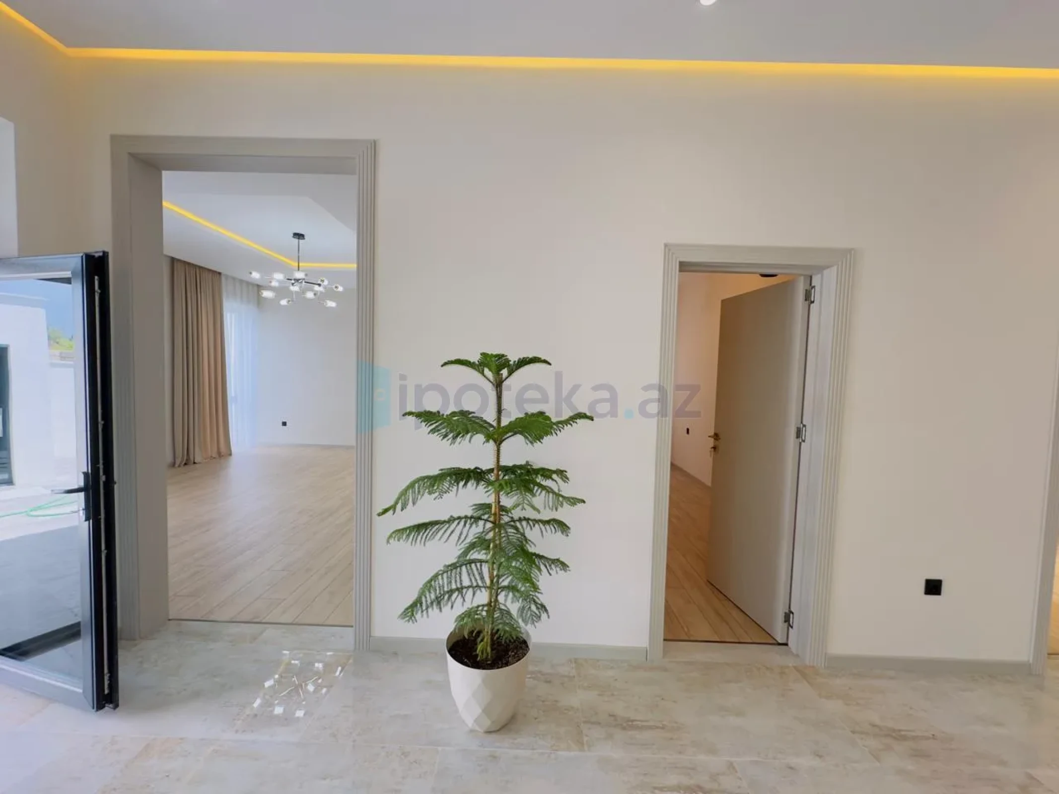 Satılır 4 otaqlı mənzil 200 m²