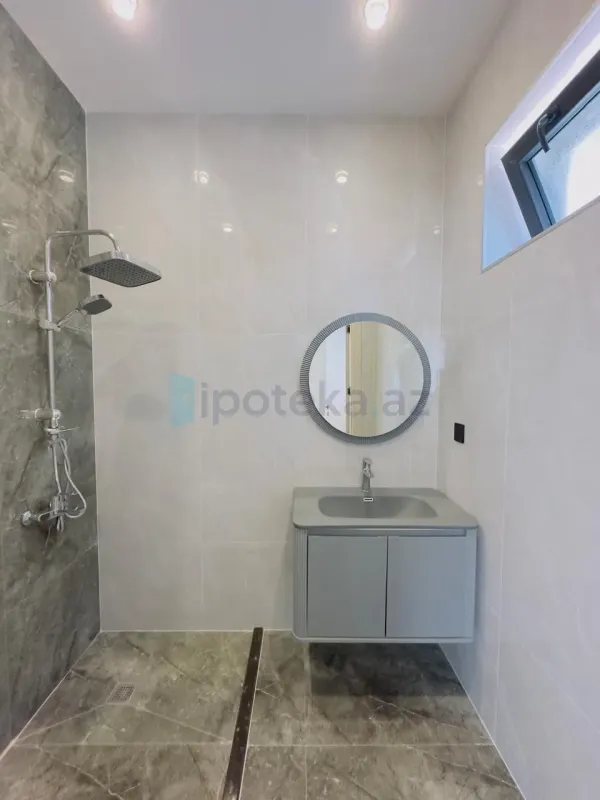 Satılır 4 otaqlı mənzil 200 m²