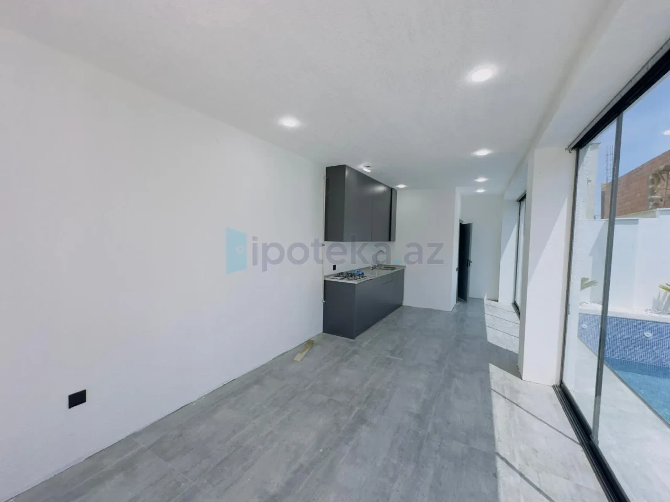 Satılır 4 otaqlı mənzil 200 m²