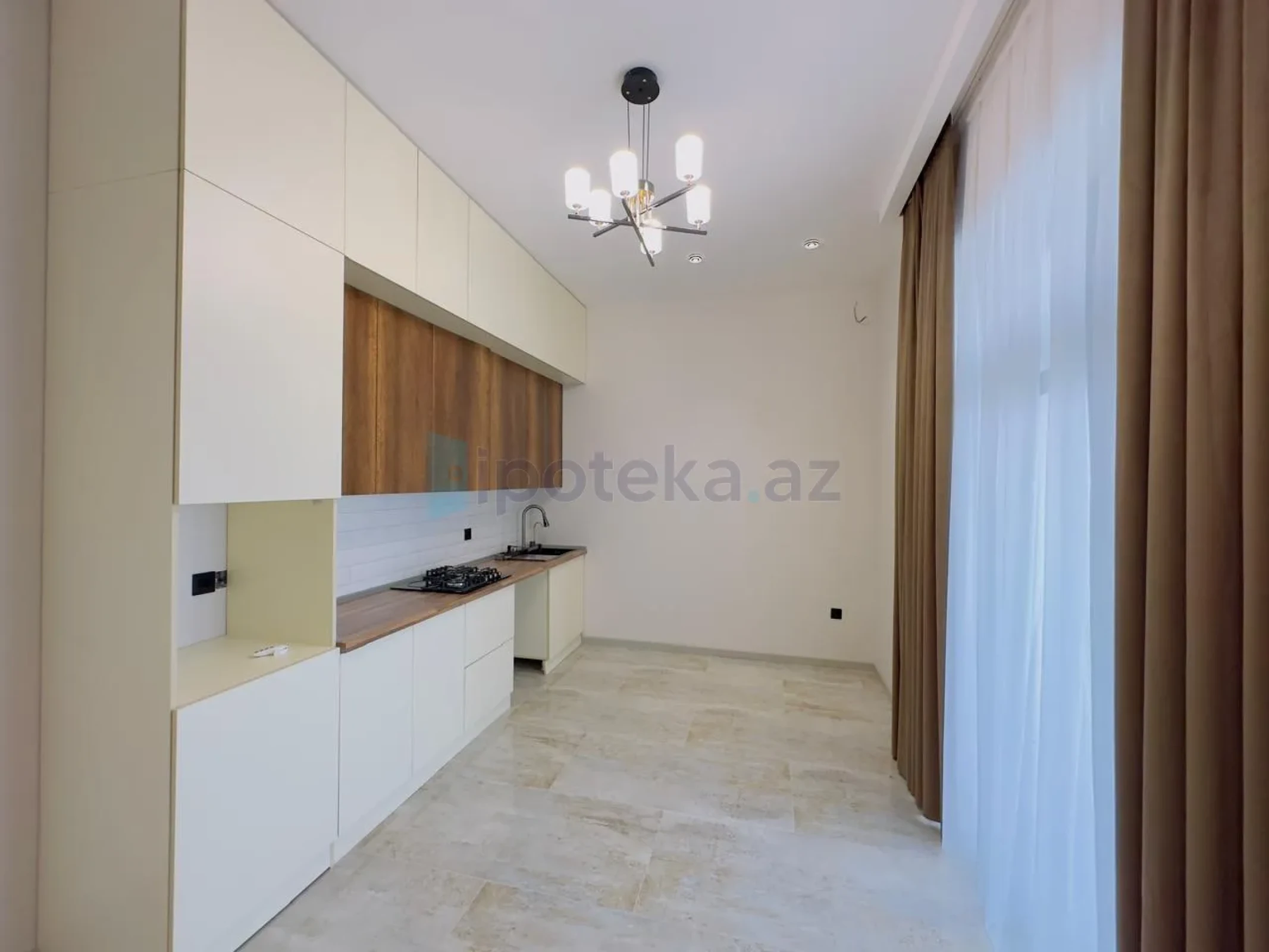 Satılır 4 otaqlı mənzil 200 m²