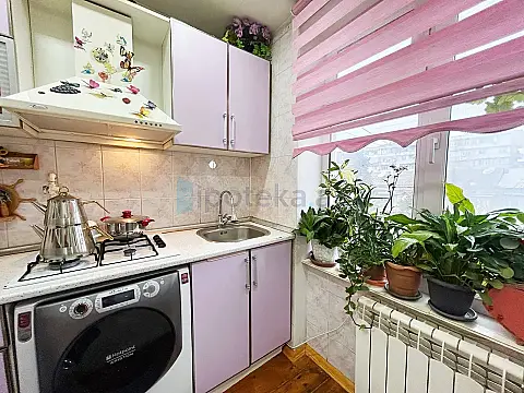 Satılır 2 otaqlı köhnə tikili 60 m²