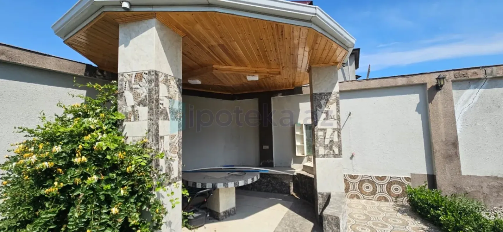 Satılır 5 otaqlı mənzil 200 m²