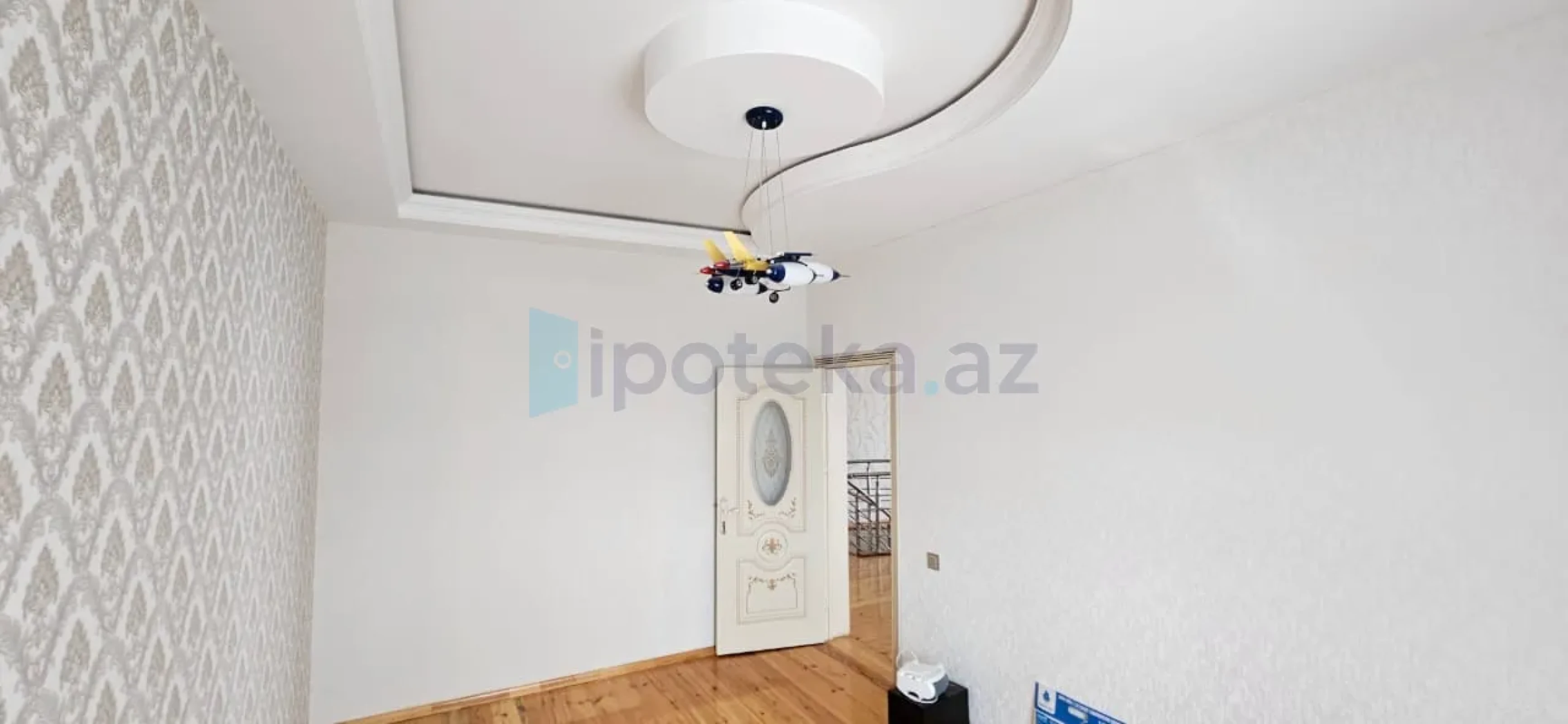 Satılır 5 otaqlı mənzil 200 m²