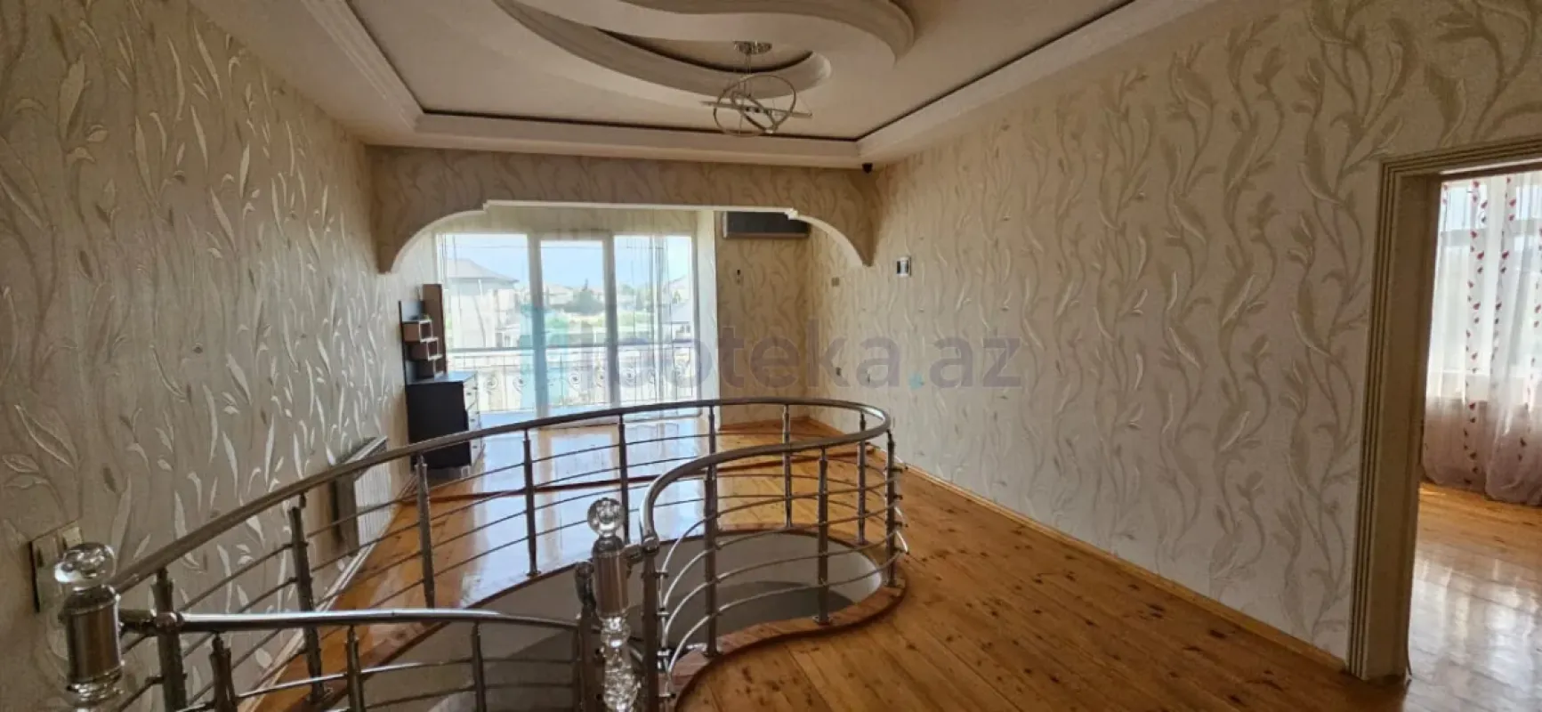 Satılır 5 otaqlı mənzil 200 m²