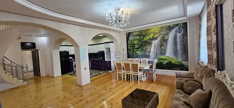 Satılır 5 otaqlı mənzil 200 m²