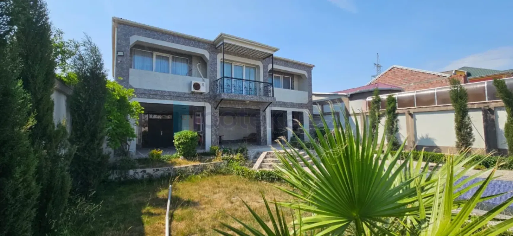 Satılır 5 otaqlı mənzil 200 m²