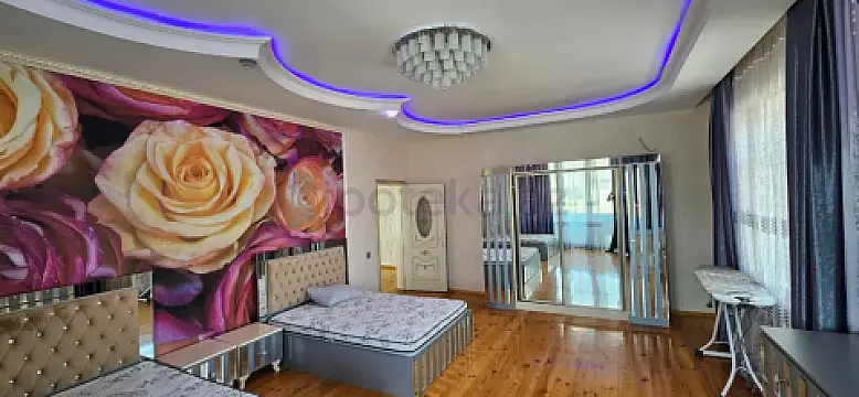 Satılır 5 otaqlı mənzil 200 m²
