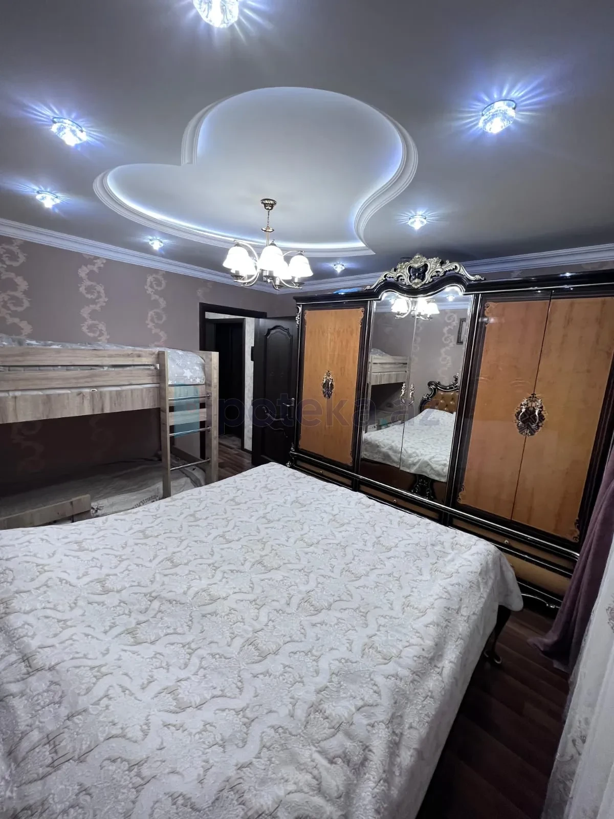 Satılır 2 otaqlı köhnə tikili 52 m²