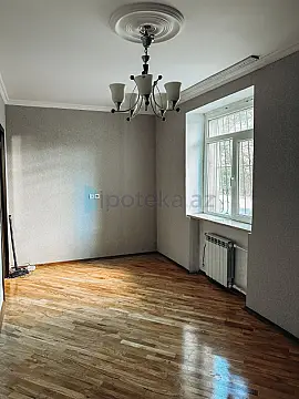 Satılır 2 otaqlı köhnə tikili 50 m²