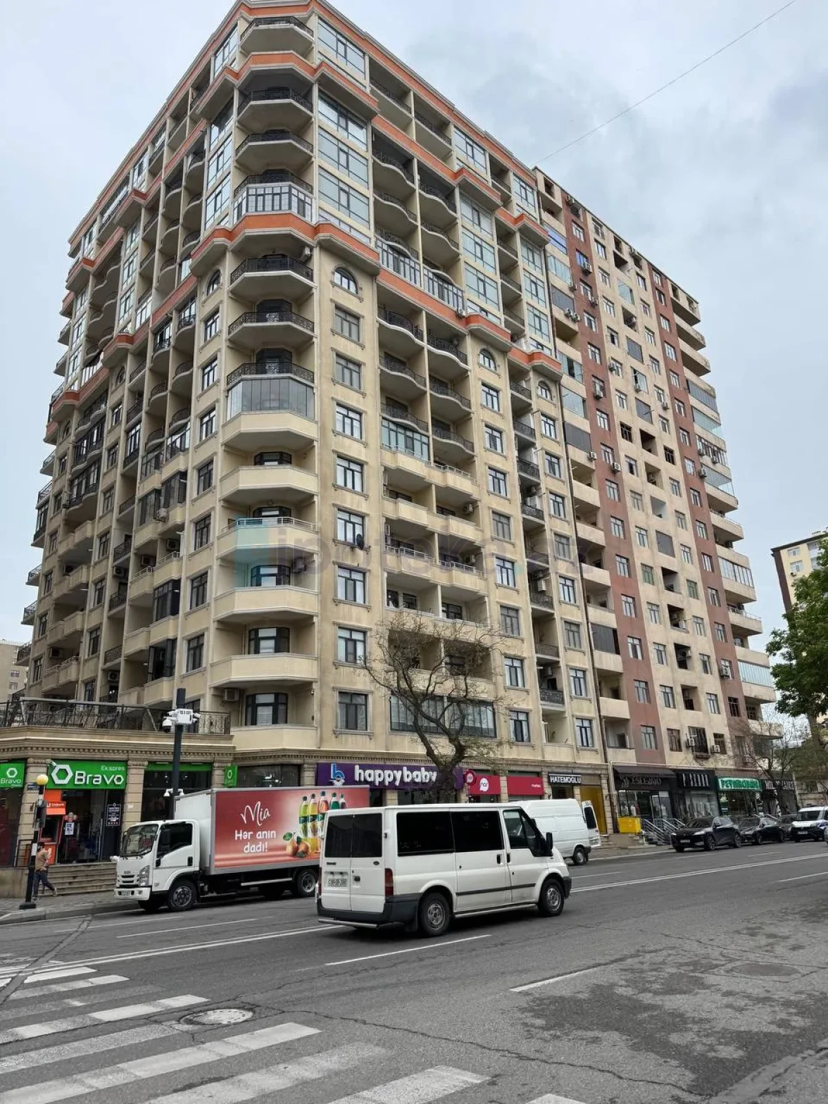 Satılır 3 otaqlı yeni tikili 137 m²