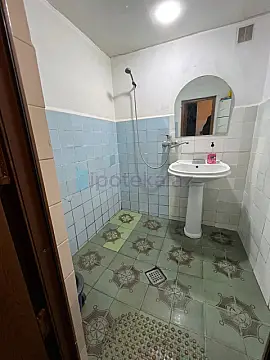 Satılır 2 otaqlı köhnə tikili 62 m²