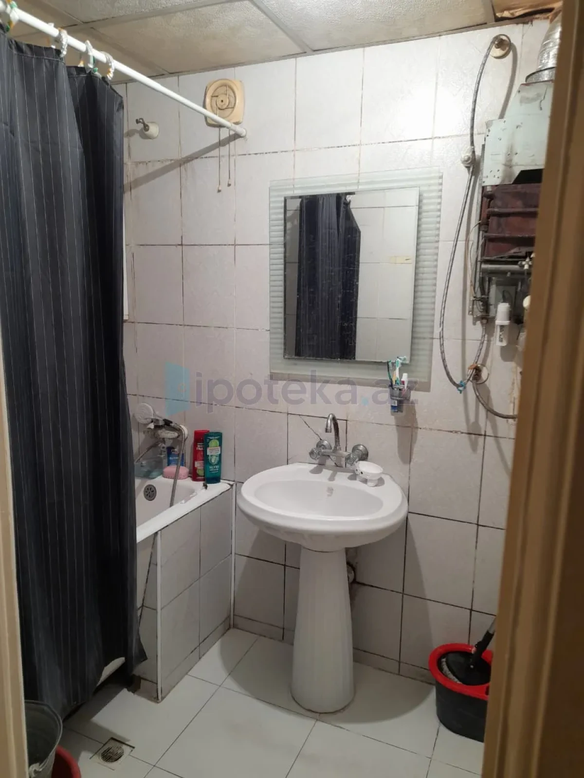 Satılır 3 otaqlı köhnə tikili 90 m²