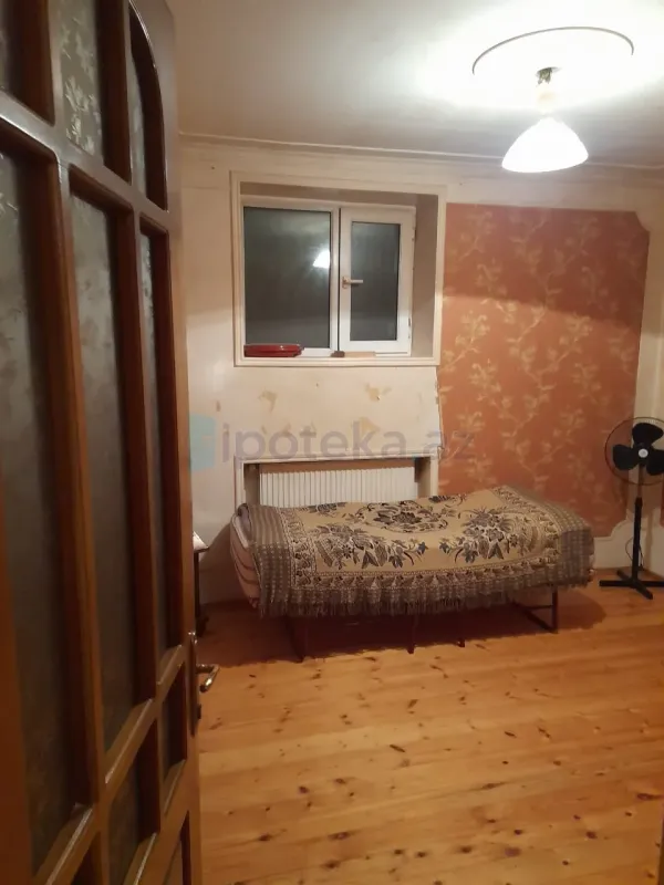 Satılır 3 otaqlı köhnə tikili 90 m²