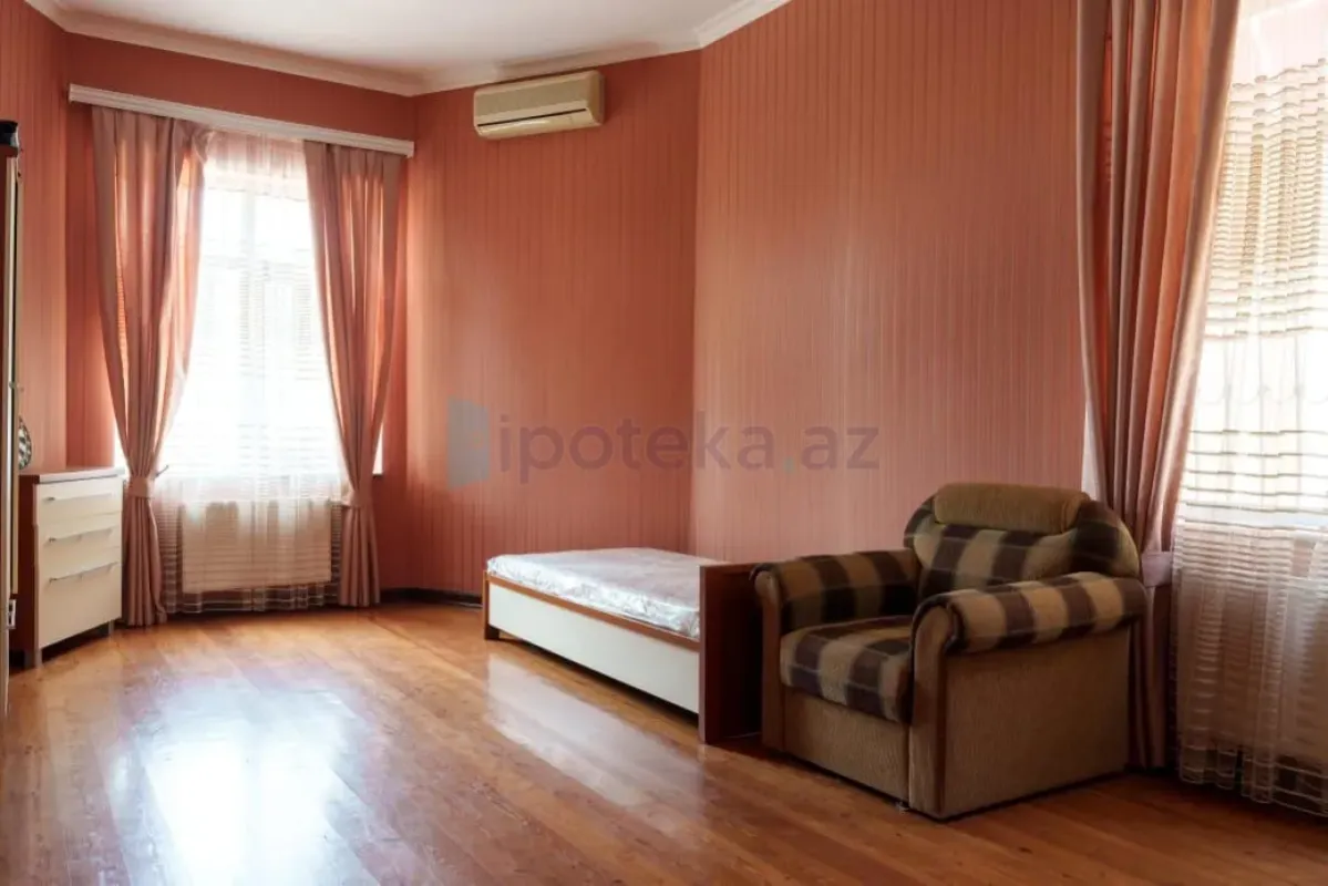 Satılır 5 otaqlı həyət evi 328 m²