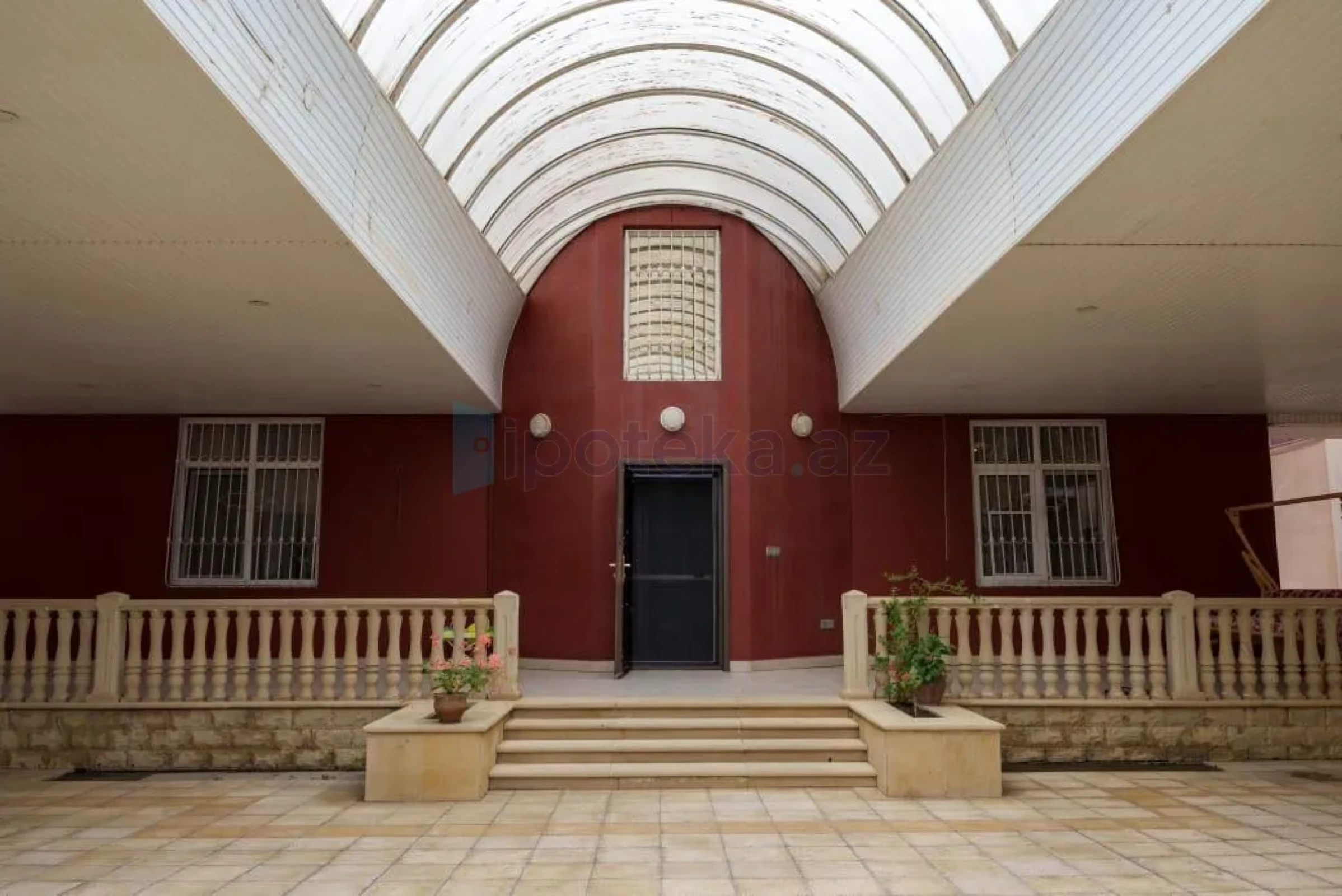 Satılır 5 otaqlı həyət evi 328 m²