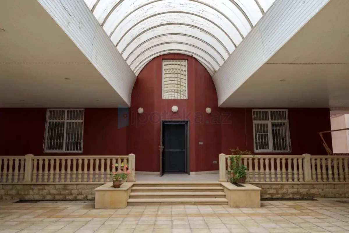Satılır 5 otaqlı həyət evi 328 m²