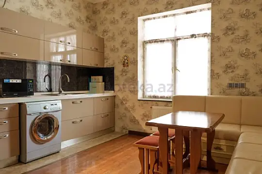 Satılır 5 otaqlı həyət evi 328 m²