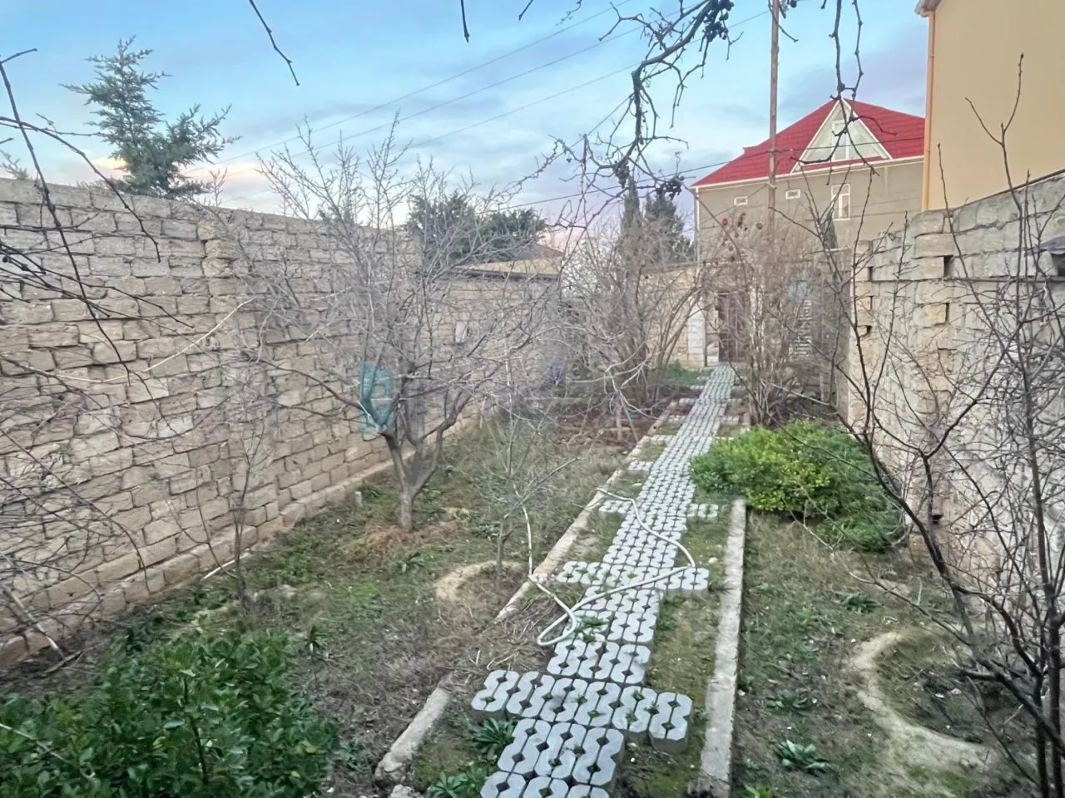 Satılır 4 otaqlı həyət evi 65 m²