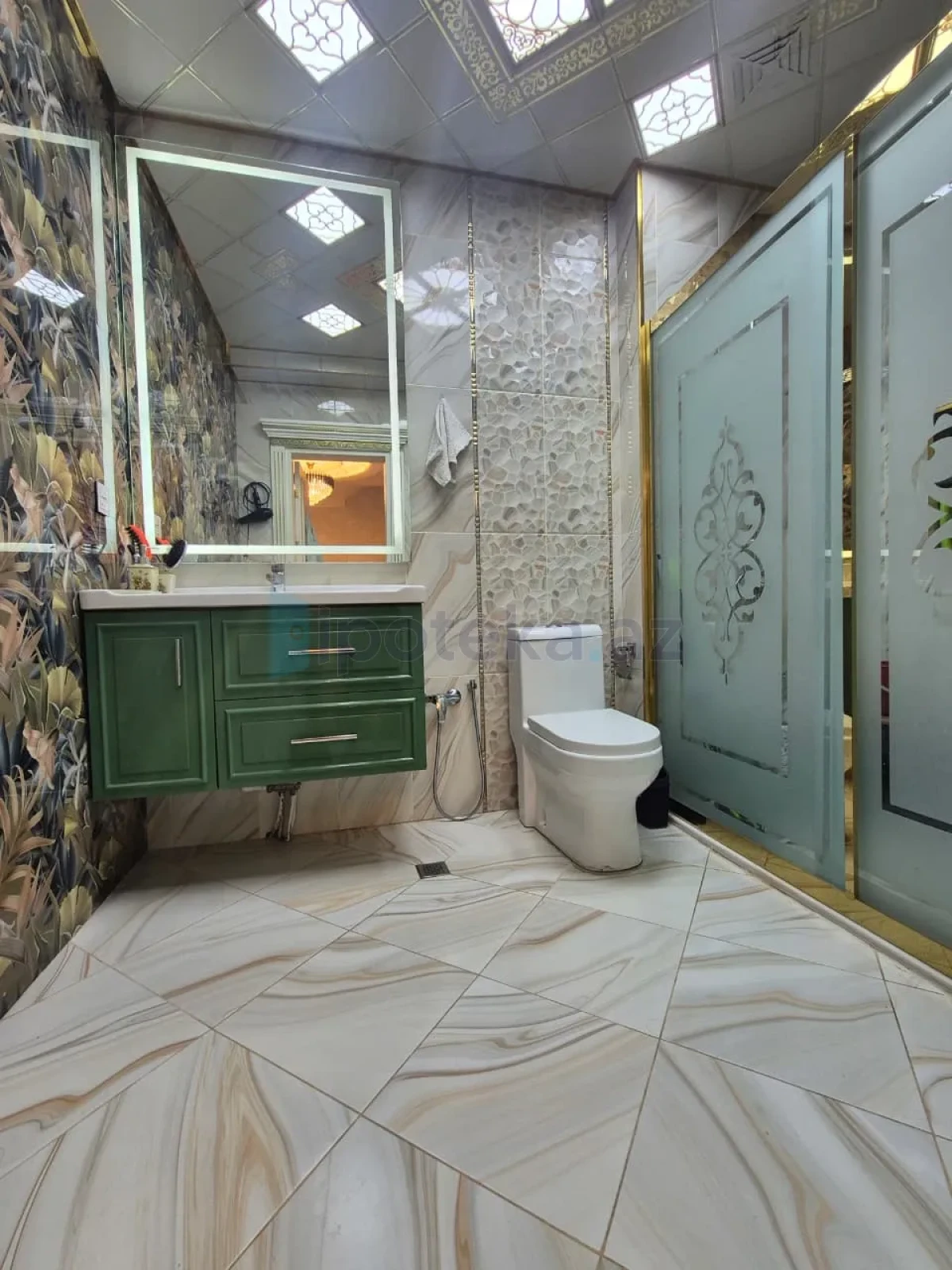 Satılır 8 otaqlı həyət evi