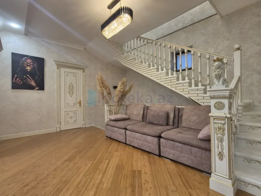 Satılır 8 otaqlı həyət evi