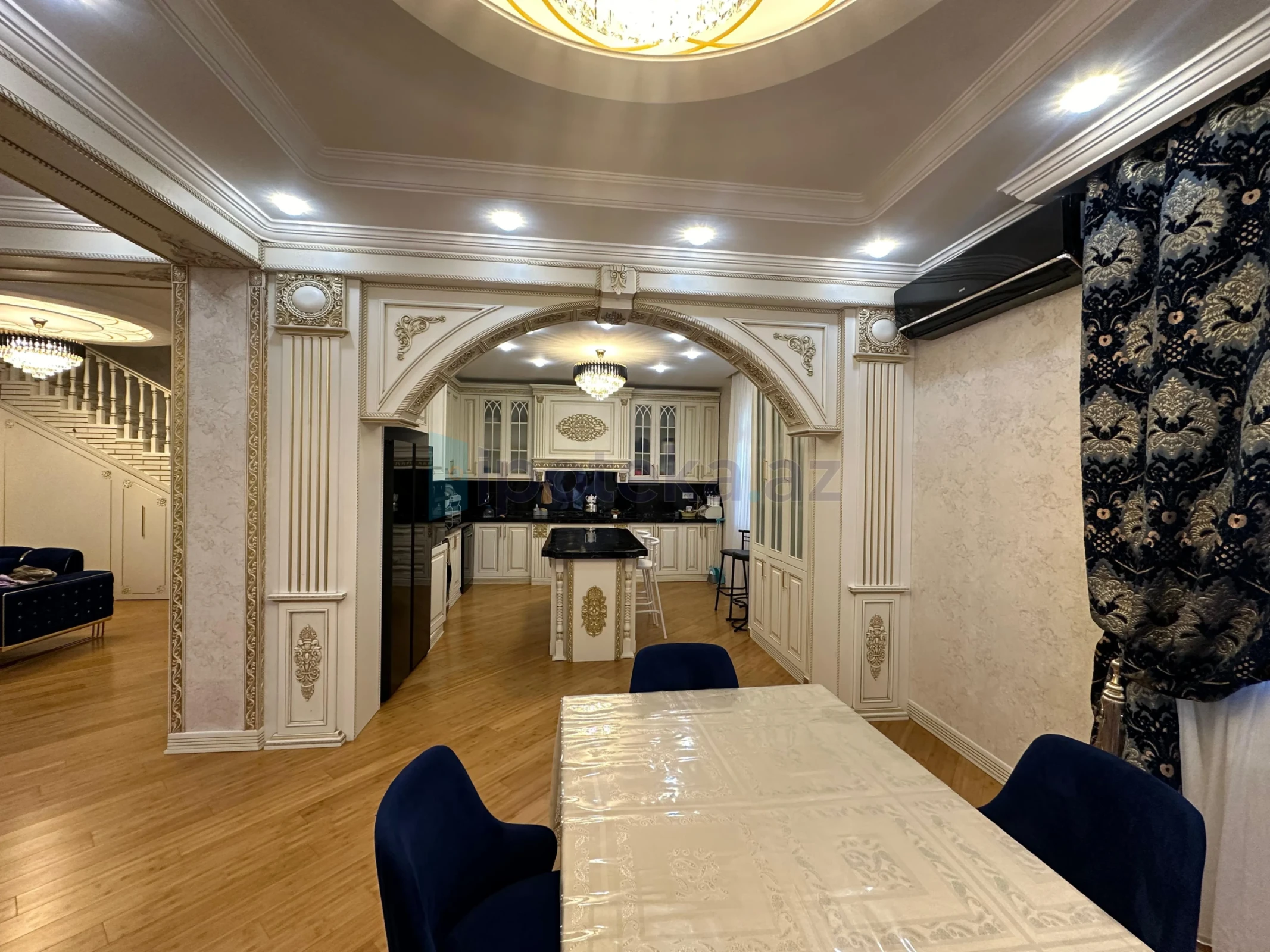 Satılır 8 otaqlı həyət evi