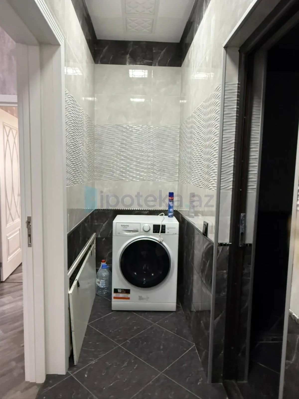 Satılır 5 otaqlı həyət evi 300 m²