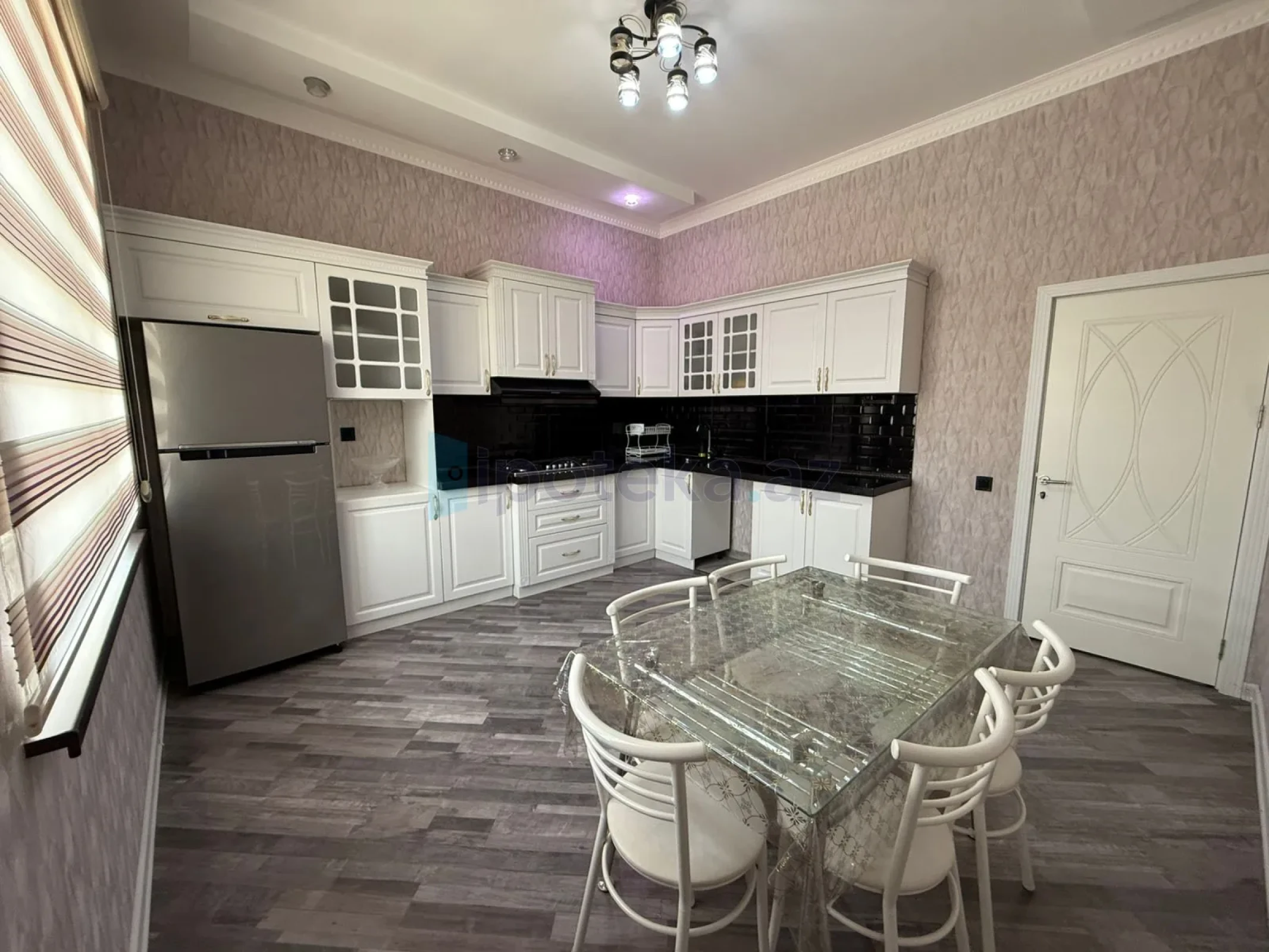 Satılır 5 otaqlı həyət evi 300 m²