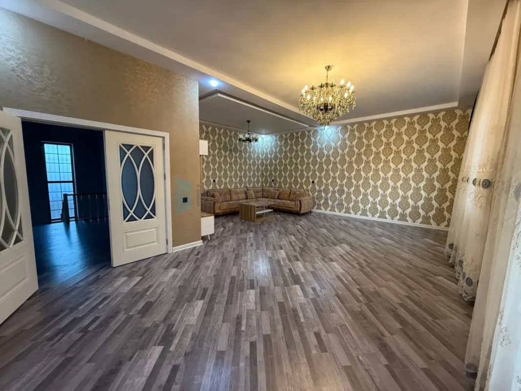 Satılır 5 otaqlı həyət evi 300 m²