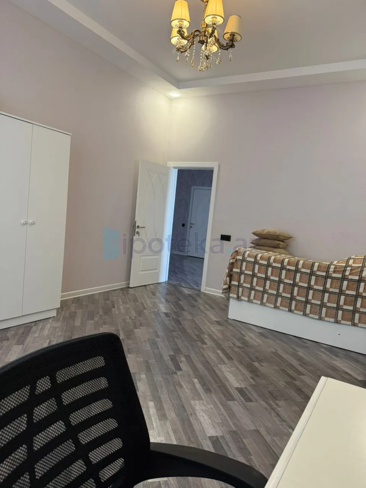 Satılır 5 otaqlı həyət evi 300 m²