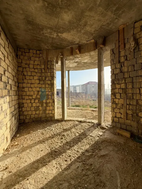 Satılır 7 otaqlı həyət evi 300 m²