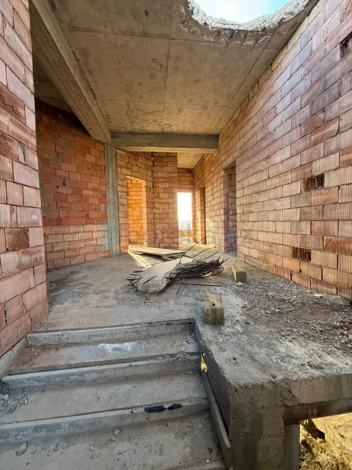 Satılır 7 otaqlı həyət evi 300 m²