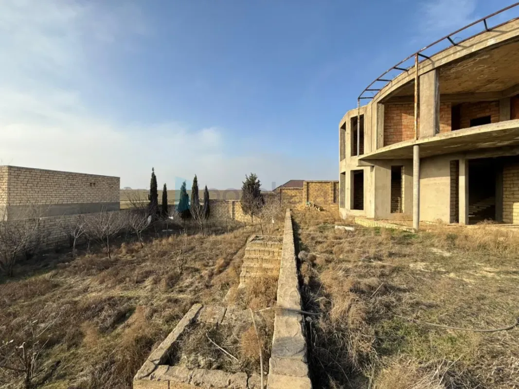 Satılır 7 otaqlı həyət evi 300 m²