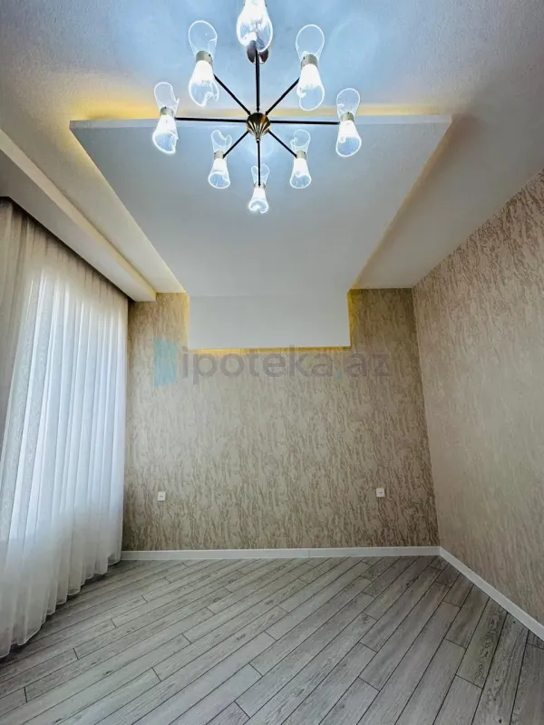Satılır 5 otaqlı mənzil 200 m²