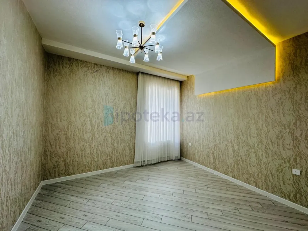 Satılır 5 otaqlı mənzil 200 m²