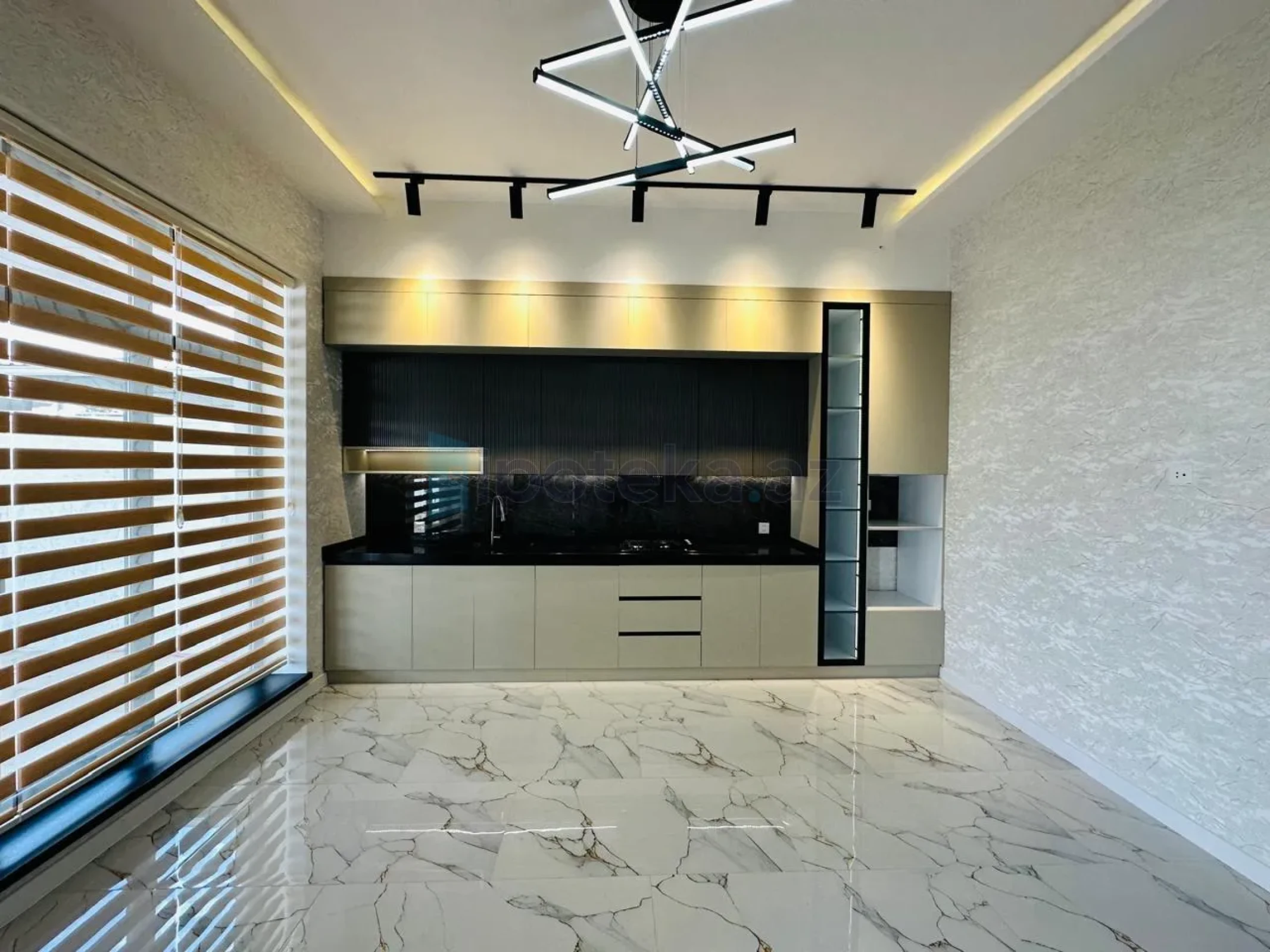 Satılır 5 otaqlı mənzil 200 m²