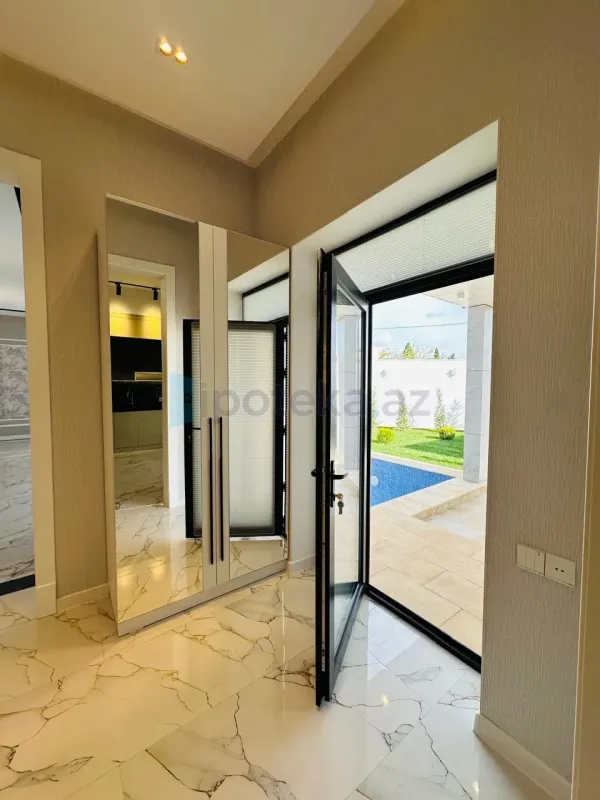 Satılır 5 otaqlı mənzil 200 m²