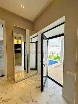 Satılır 5 otaqlı mənzil 200 m²