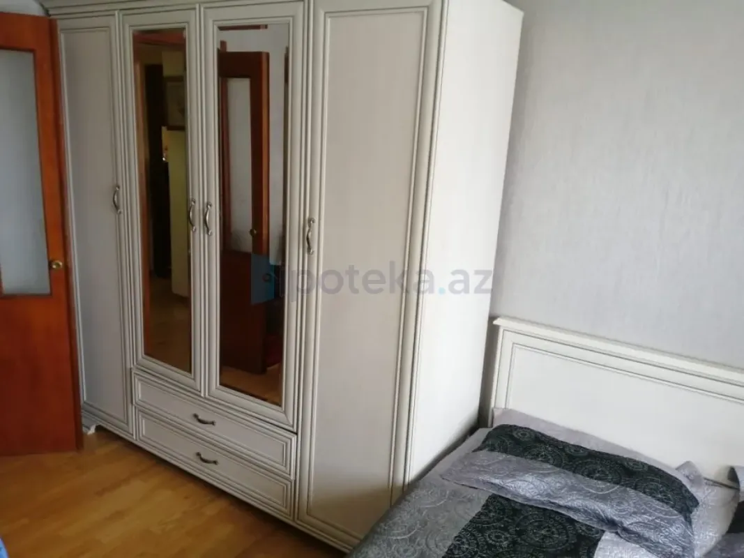 Satılır 3 otaqlı köhnə tikili 80 m²