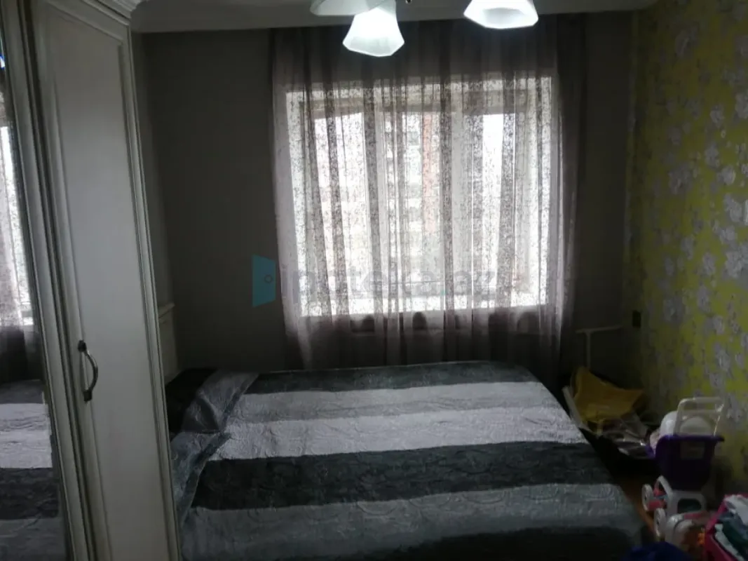 Satılır 3 otaqlı köhnə tikili 80 m²