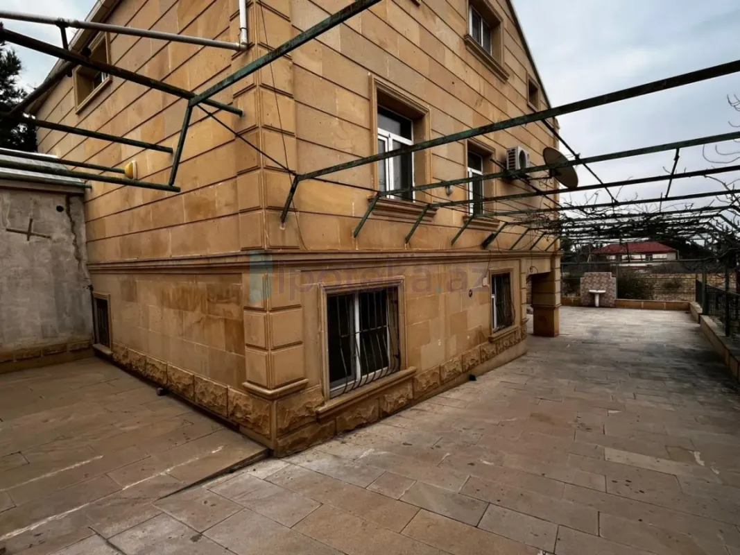 Satılır 4 otaqlı həyət evi 140 m²