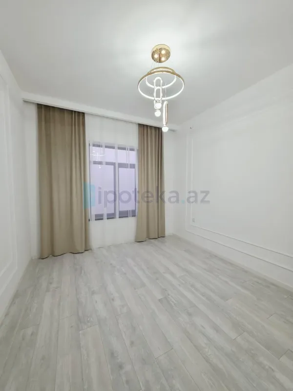 Satılır 4 otaqlı mənzil 180 m²