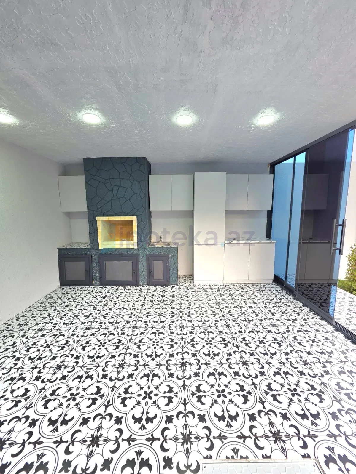 Satılır 4 otaqlı mənzil 180 m²