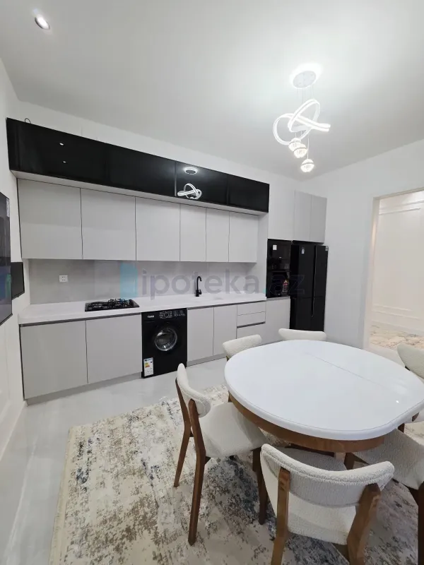 Satılır 4 otaqlı mənzil 180 m²