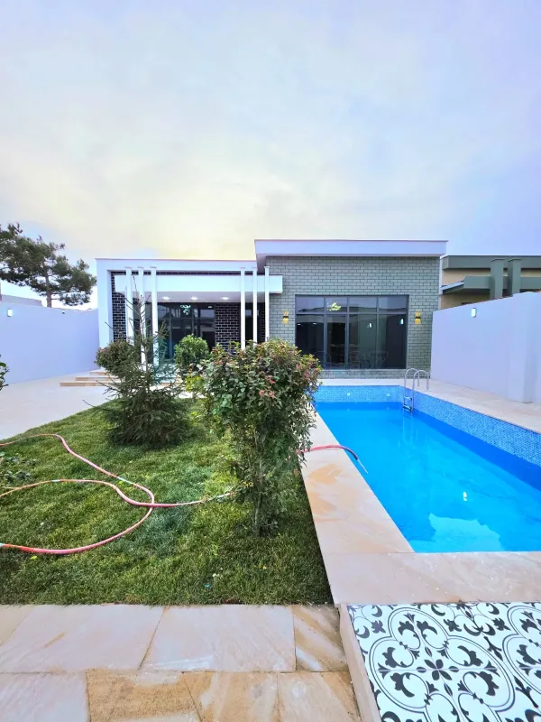 Satılır 4 otaqlı mənzil 180 m²